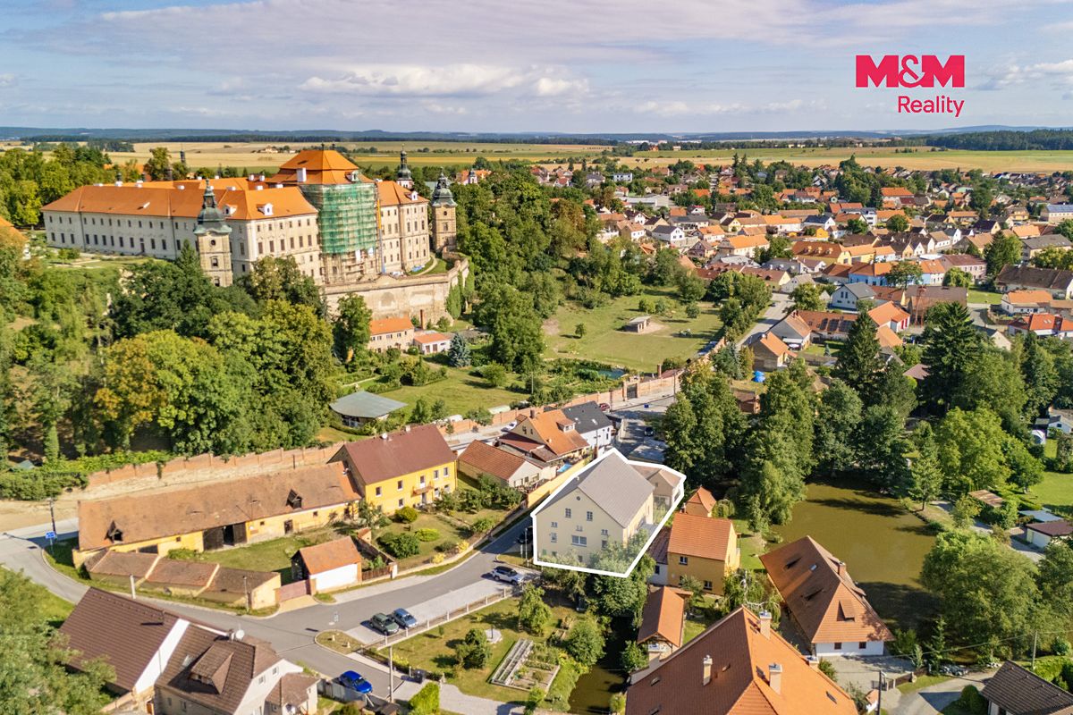 Prodej rodinného domu 353 m², pozemek 515 m² – fotografie 2