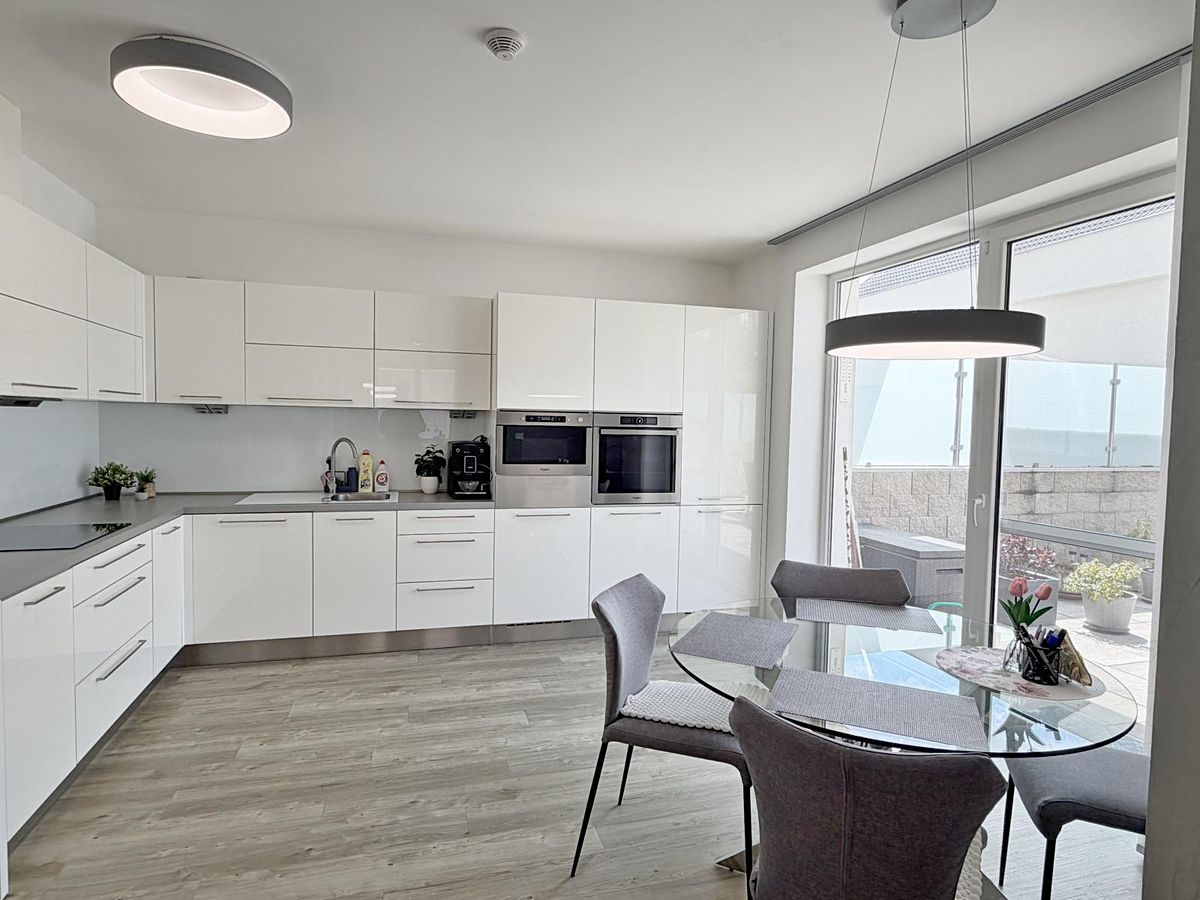 Pronájem bytu 2+kk 74 m² – fotografie 4