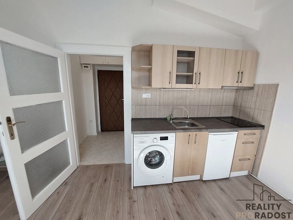 Pronájem bytu 1+kk 26 m² – fotografie 2