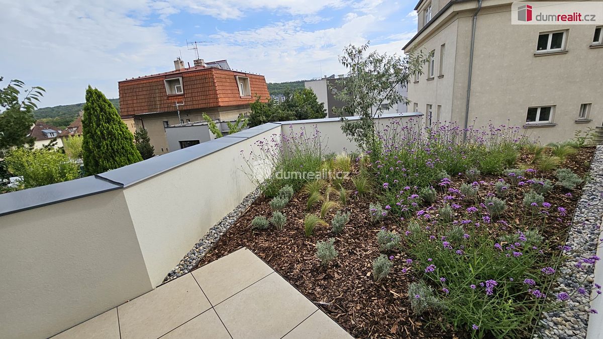 Pronájem bytu 2+kk 72 m² – fotografie 3
