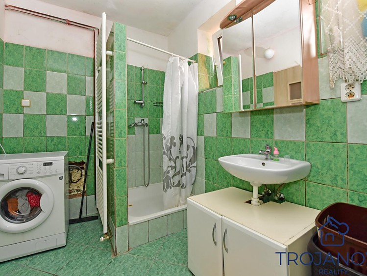 Prodej komerčního prostoru, 306 m² (23 z 26)