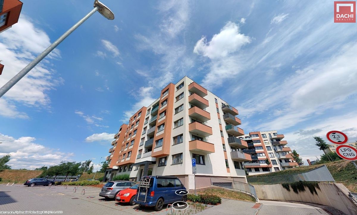 Pronájem garážového stání 12 m²