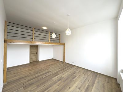 Pronájem bytu 1+1 52 m²
