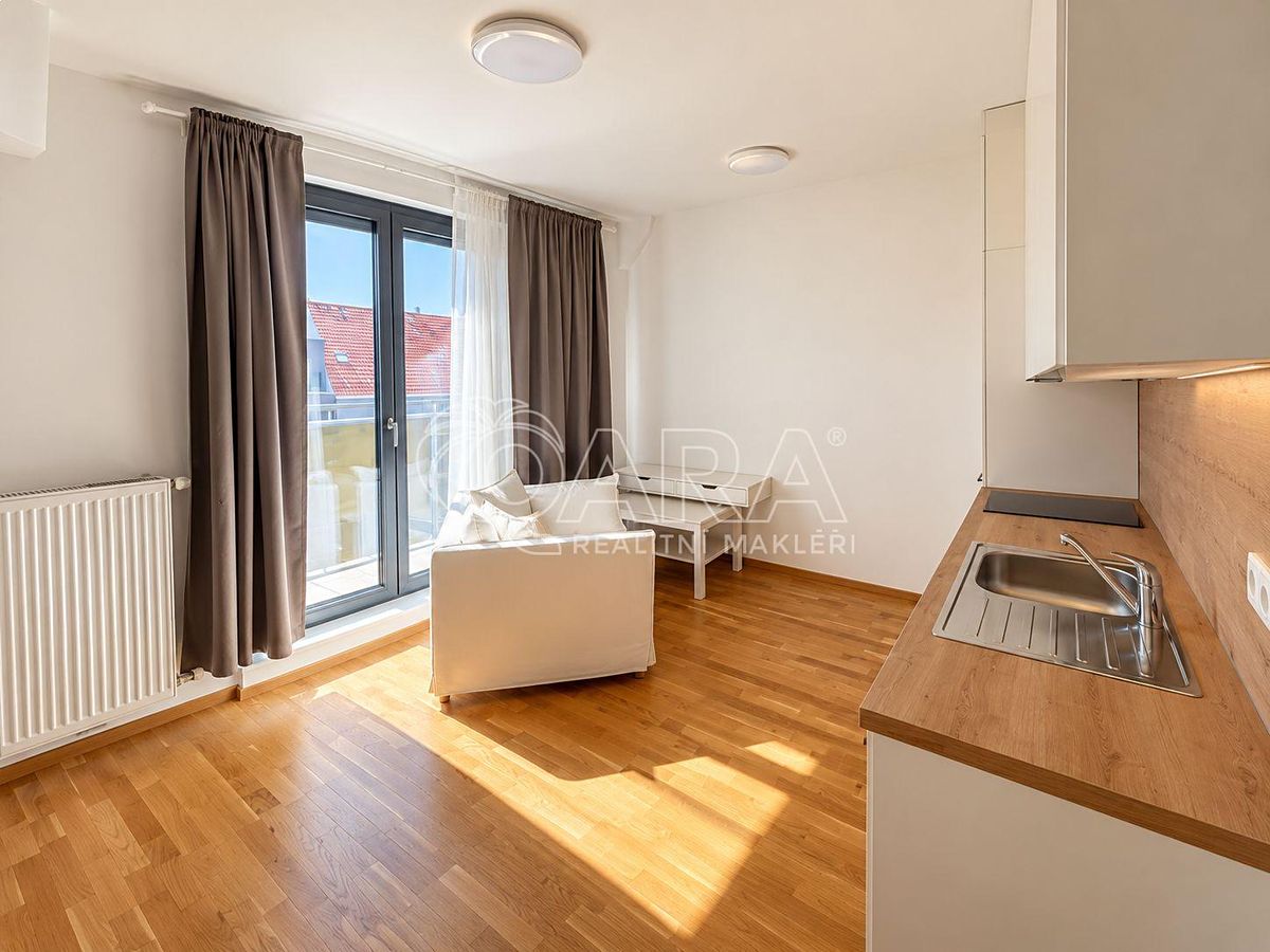 Pronájem bytu 1+kk 28 m² – fotografie 3