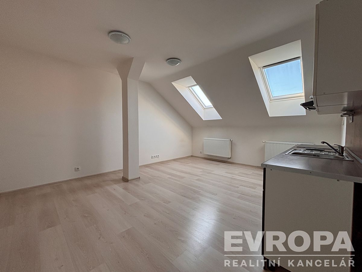 Pronájem bytu 2+kk 50 m² – fotografie 3
