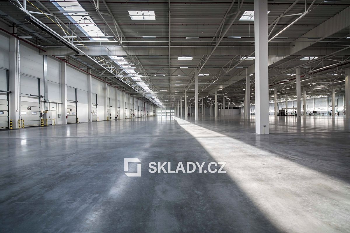Pronájem skladového prostoru 8542 m² – fotografie 3