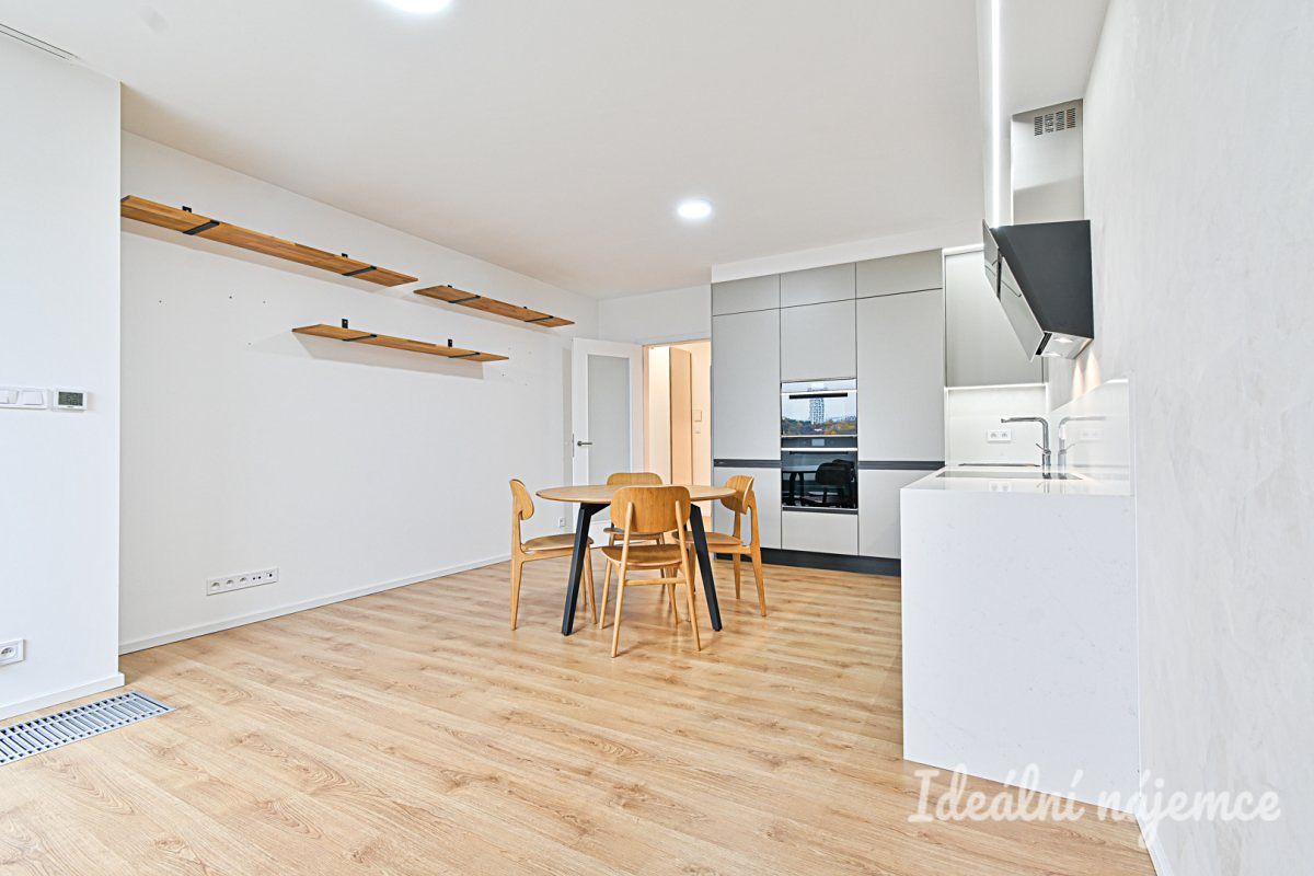 Pronájem bytu 2+kk 55 m² – fotografie 3