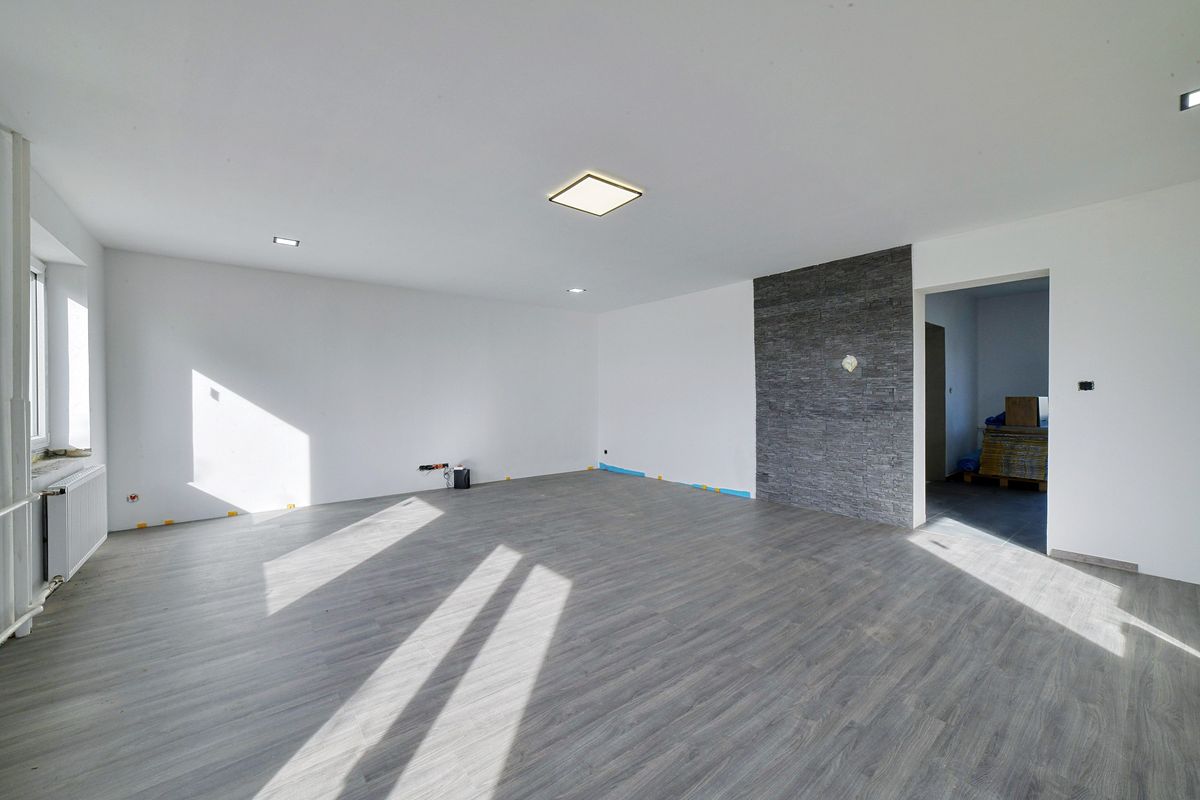 Prodej rodinného domu 203 m², pozemek 882 m² – fotografie 2