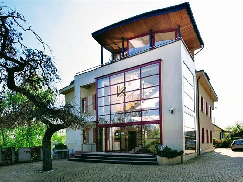 Pronájem kanceláře 160 m²