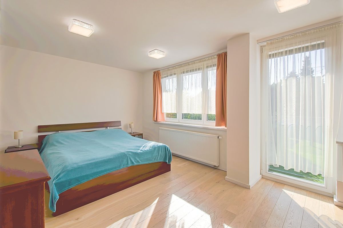 Pronájem rodinného domu 350 m², pozemek 1000 m² – fotografie 5
