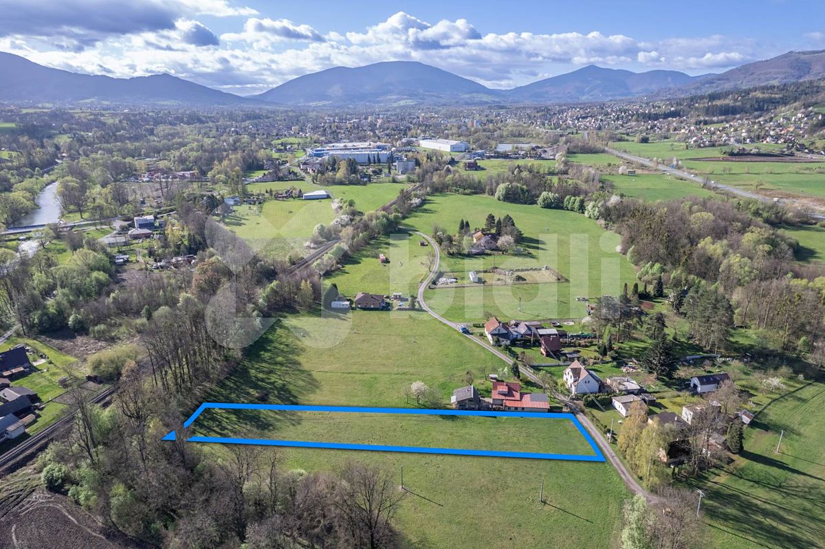 Prodej stavebního pozemku 2776 m²