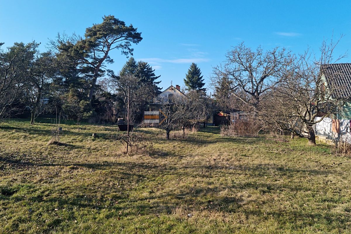 Prodej stavebního pozemku 2096 m² – fotografie 3