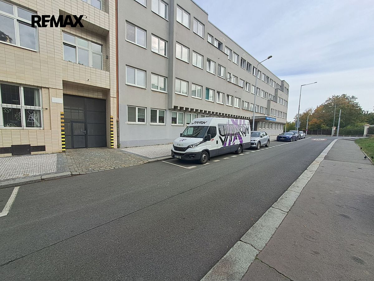 Pronájem garážového stání 14 m²