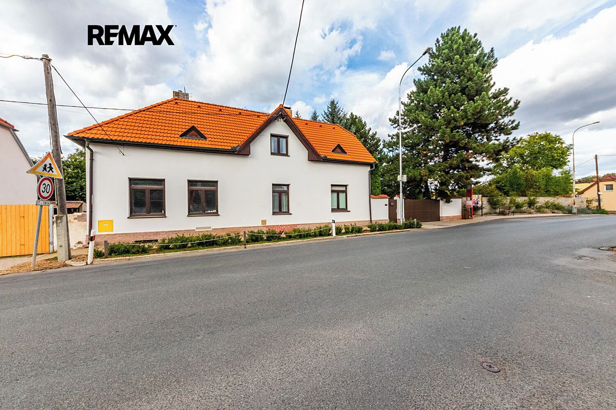 Prodej rodinného domu 344 m², pozemek 1030 m², Zdiby – fotka 1 z 3