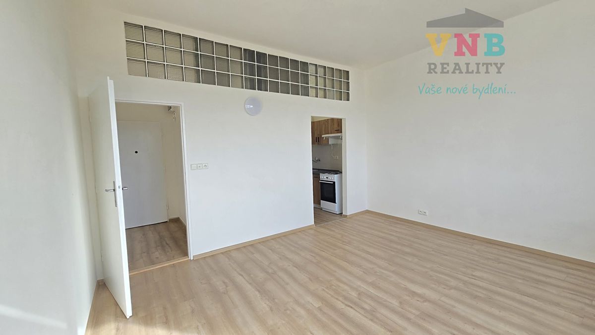 Pronájem bytu 1+kk 28 m² – fotografie 4