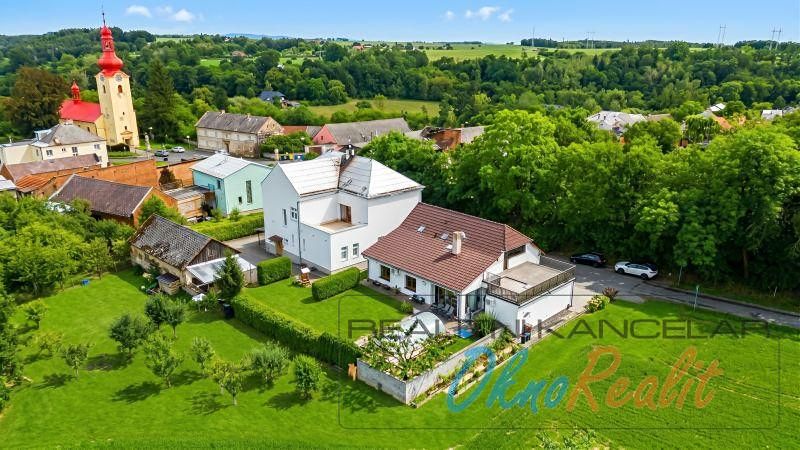 Prodej rodinného domu 258 m², pozemek 650 m² – fotografie 2