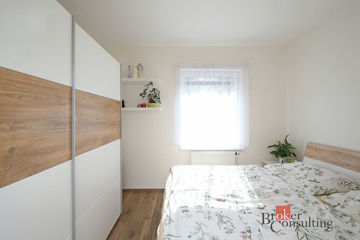 Pronájem bytu 2+kk 48 m² – fotografie 3