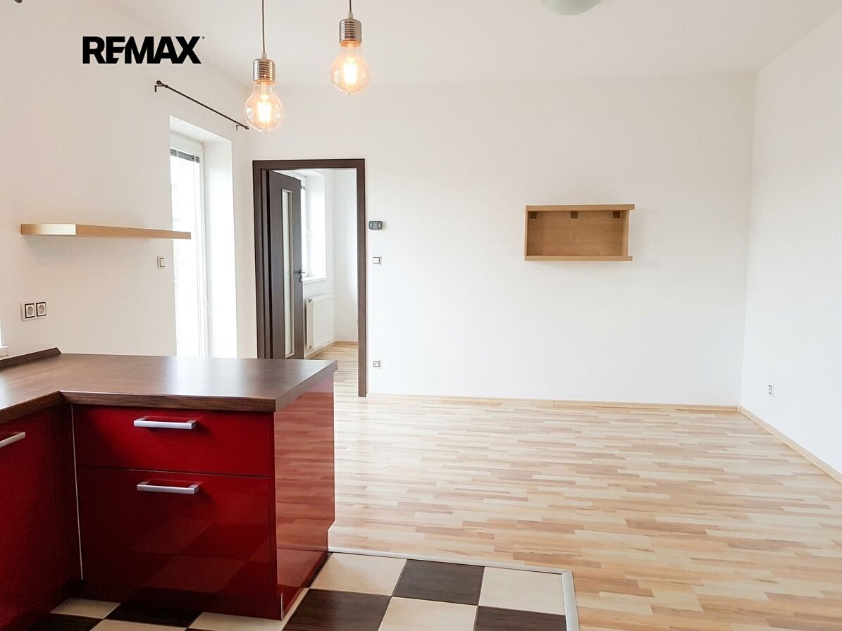 Pronájem bytu 2+kk 45 m² – fotografie 4