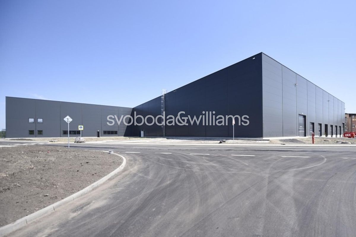 Pronájem výrobní haly, prostoru 3975 m²