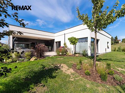 Prodej rodinného domu 258 m², pozemek 2700 m²