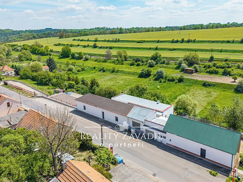 Prodej rodinného domu 940 m², pozemek 5787 m², Koleč – náhled fotky 2