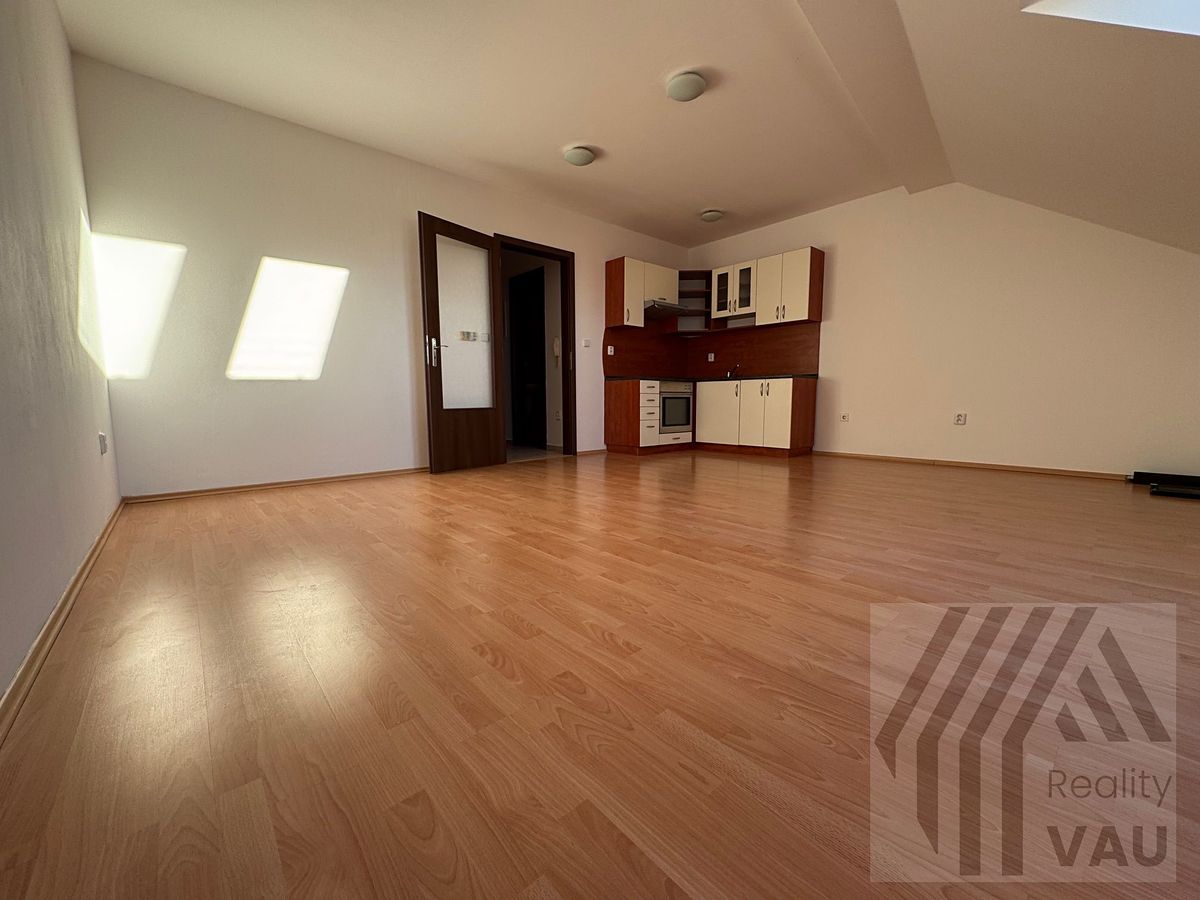 Pronájem bytu 1+kk 37 m² – fotografie 3