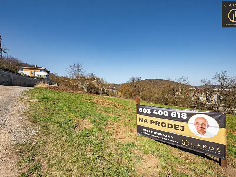 Prodej stavebního pozemku 915 m², Loděnice – náhled fotky 1