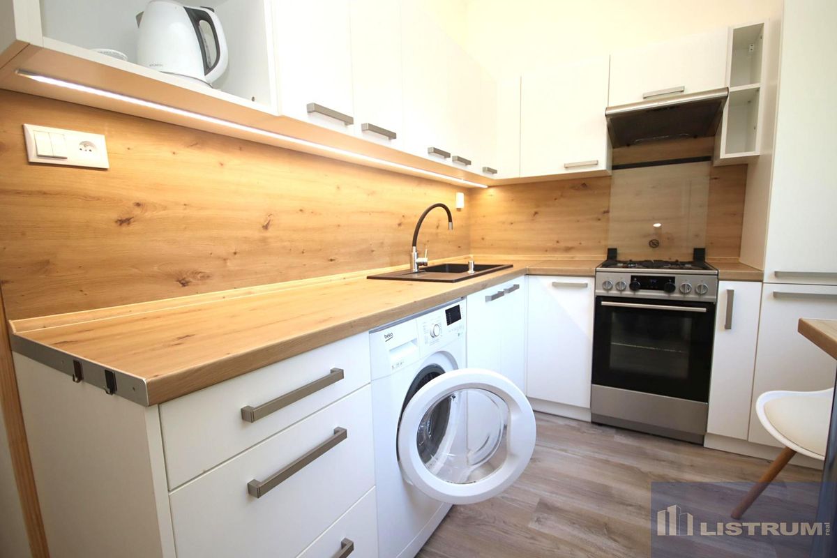 Pronájem bytu 1+1 36 m² – fotografie 2