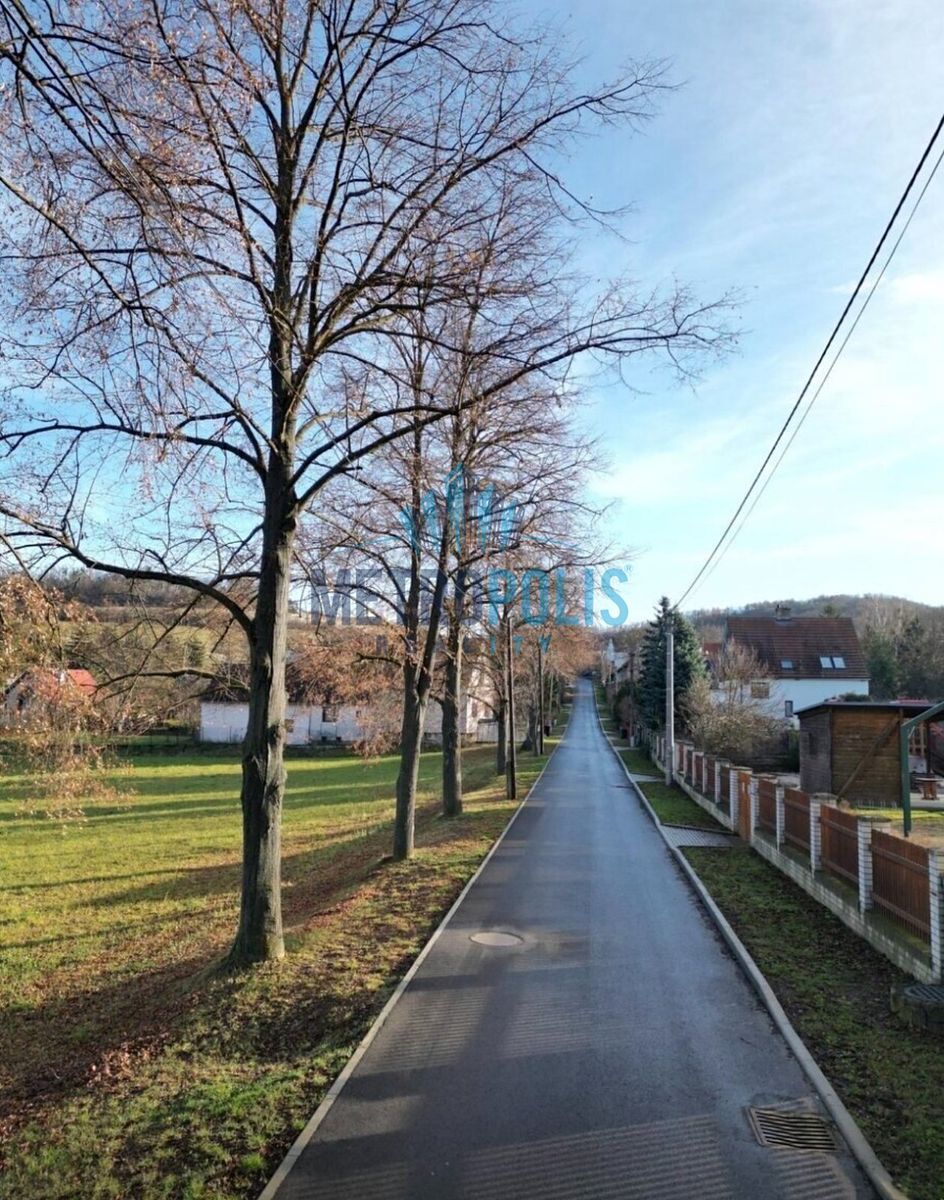 Prodej stavebního pozemku 856 m² – fotografie 3