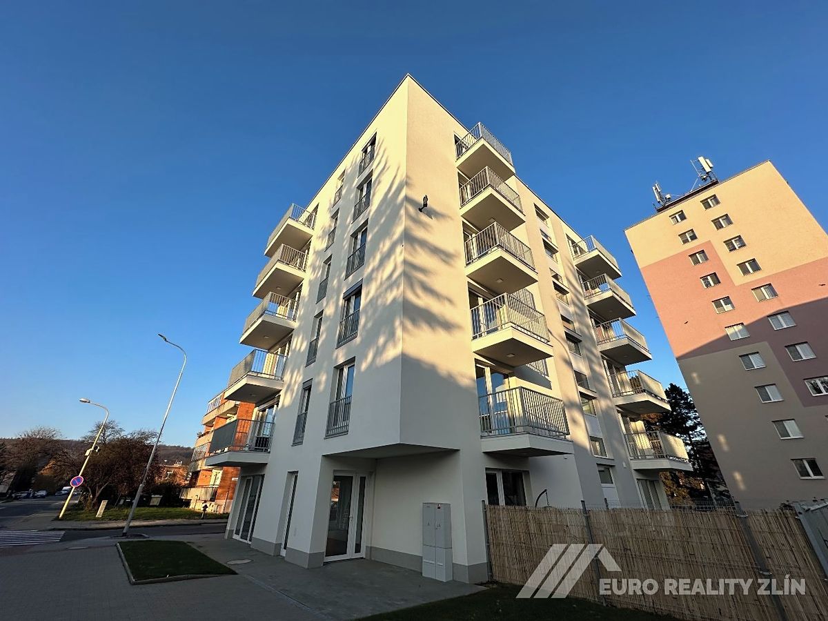 Pronájem bytu 1+kk 26 m², Otrokovice – fotka 1 z 3