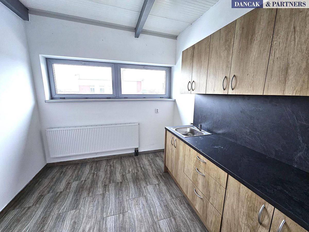 Pronájem kanceláře 50 m² – fotografie 3
