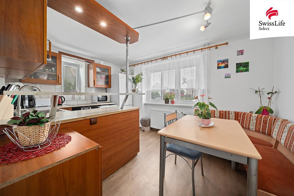 Prodej rodinného domu 200 m², pozemek 1278 m² – fotografie 3
