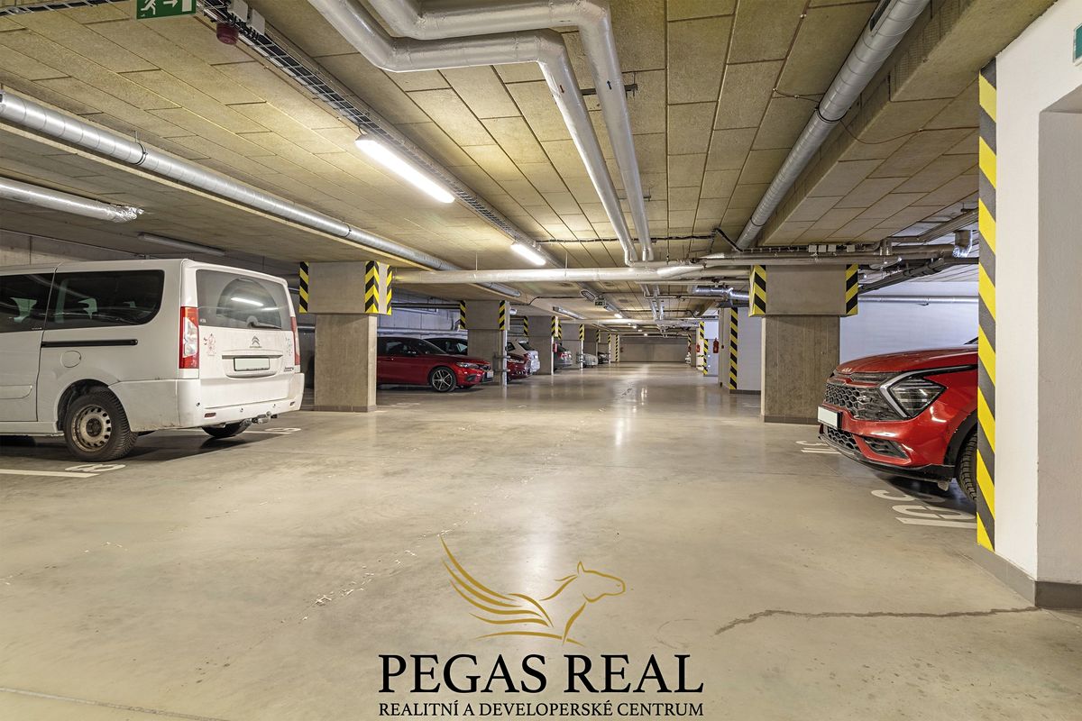 Pronájem garážového stání 15 m² – fotografie 2