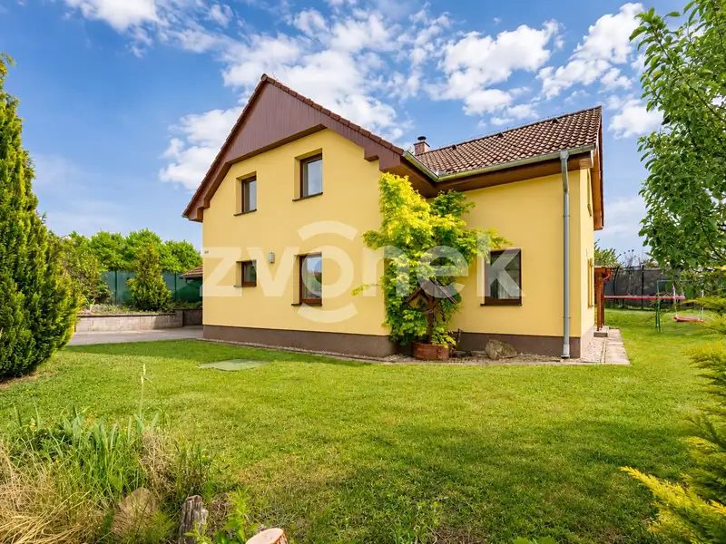 Prodej rodinného domu 186 m², pozemek 914 m², Zlín – náhled fotky 3