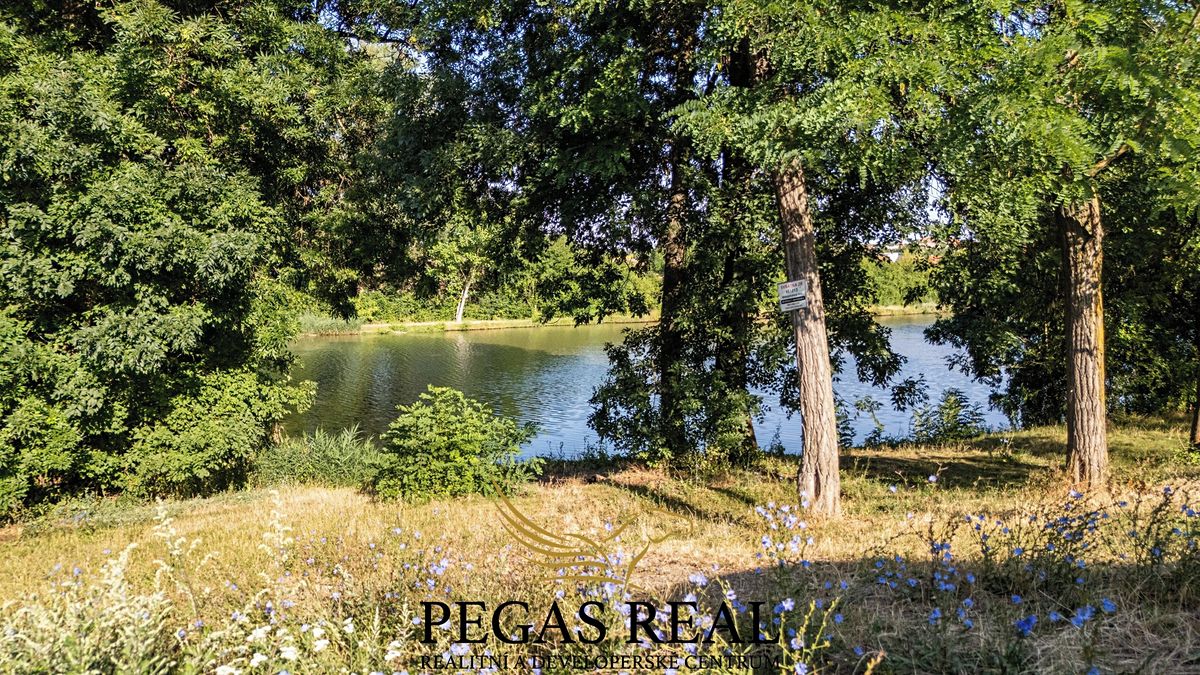 Prodej stavebního pozemku 390 m² – fotografie 2