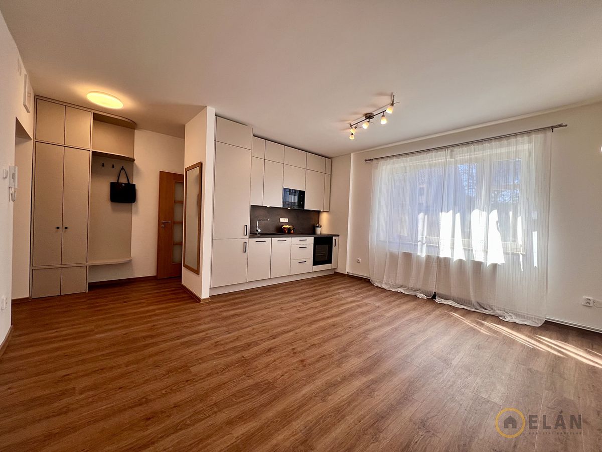 Pronájem bytu 2+kk 51 m² – fotografie 2