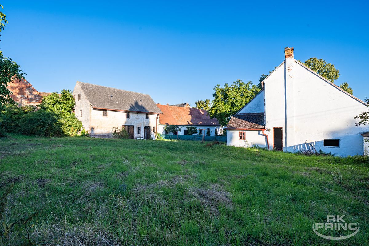 Prodej rodinného domu 400 m², pozemek 1673 m², Kolešov – fotka 1 z 3