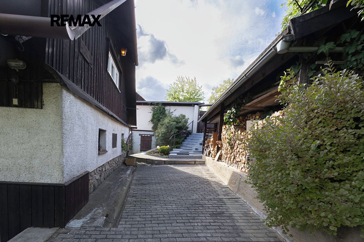 Prodej rodinného domu 200 m², pozemek 720 m² – fotografie 4