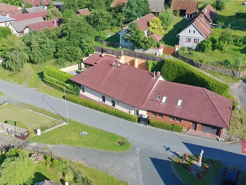 Prodej rodinného domu 286 m², pozemek 920 m², Chřenovice – náhled fotky 1