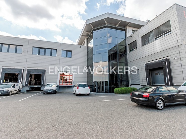 Pronájem komerčního prostoru, 147 m² (1 z 14)