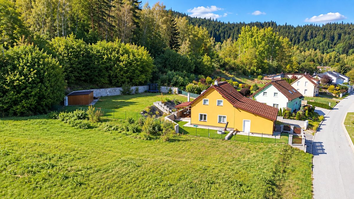 Prodej rodinného domu 196 m², pozemek 1327 m²