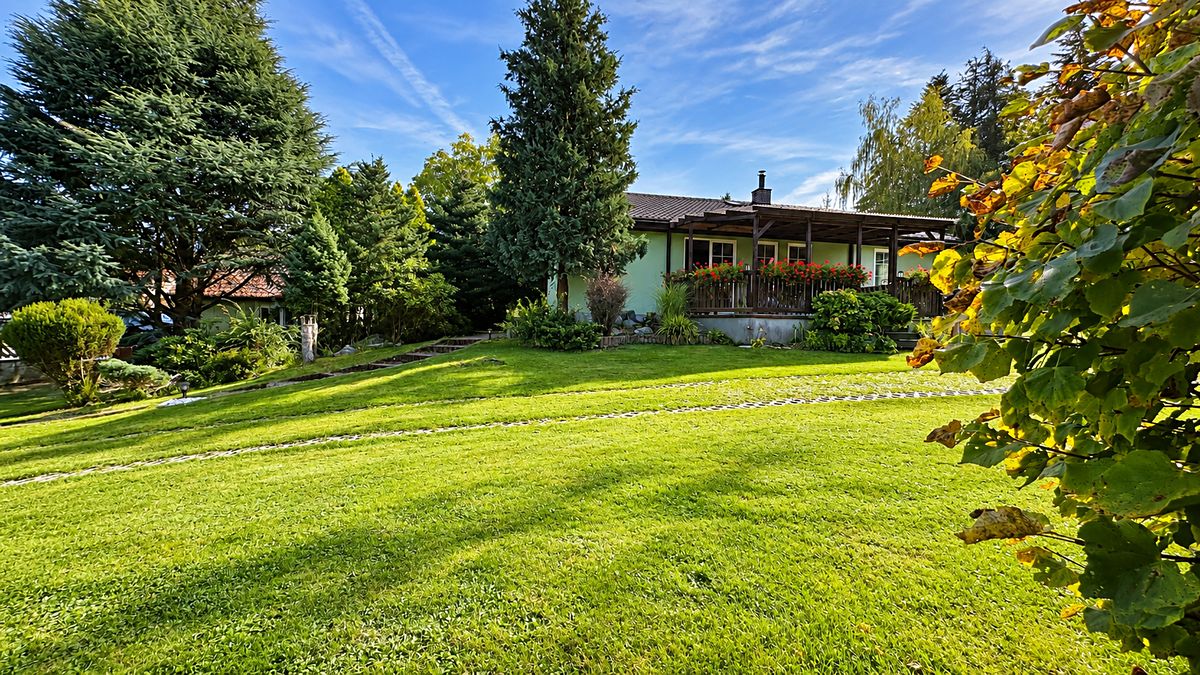 Prodej rodinného domu 140 m², pozemek 1370 m² – fotografie 3