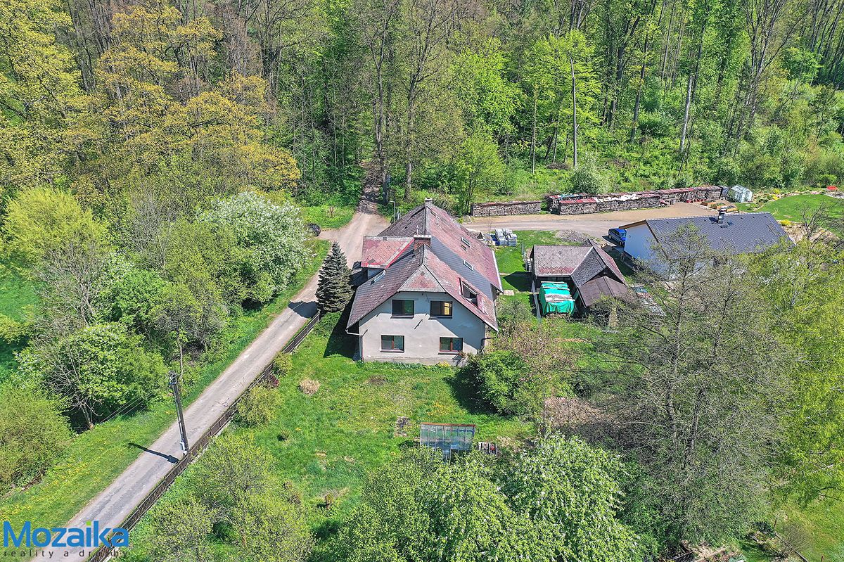 Prodej rodinného domu 322 m², pozemek 1175 m²