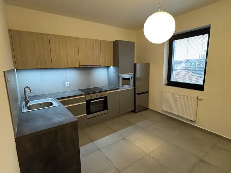 Pronájem bytu 1+kk 39 m², Ivančice – náhled fotky 1