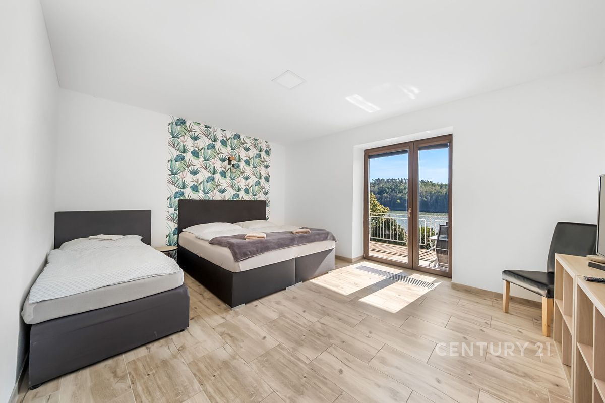 Prodej rodinného domu 489 m², pozemek 1369 m² – fotografie 4