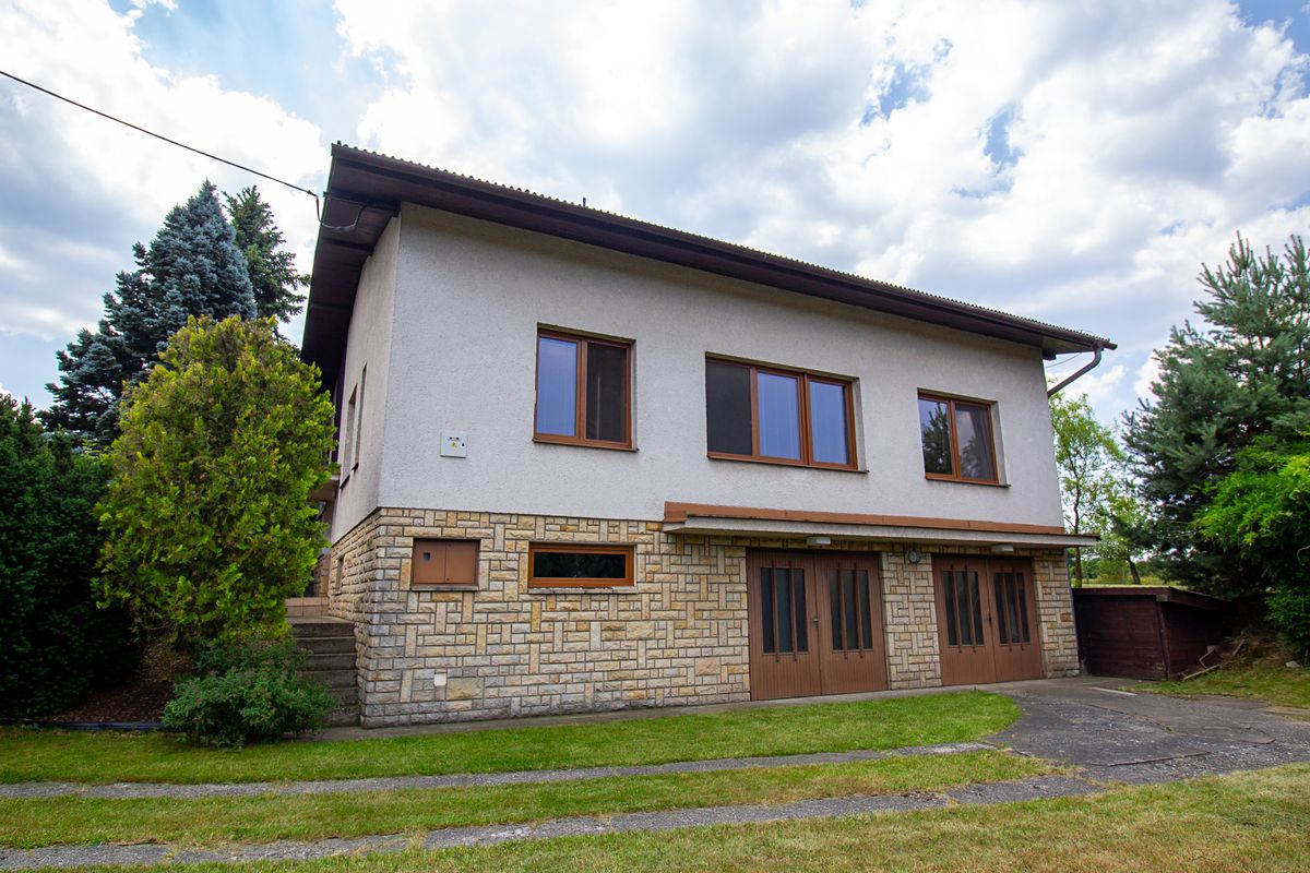 Prodej rodinného domu 149 m², pozemek 1358 m² – fotografie 2