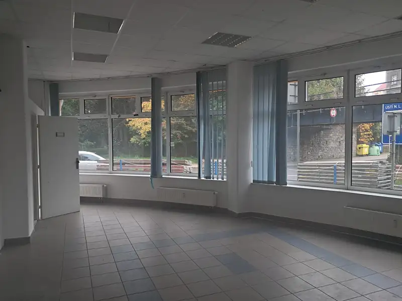 Pronájem obchodního prostoru 95 m², Děčín – náhled fotky 2