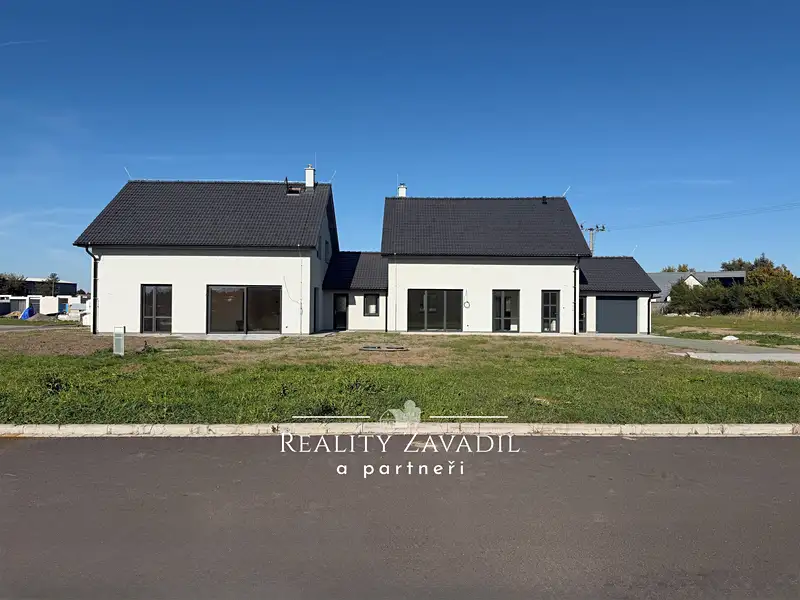 Prodej rodinného domu 127 m², pozemek 838 m², Živanice – náhled fotky 1