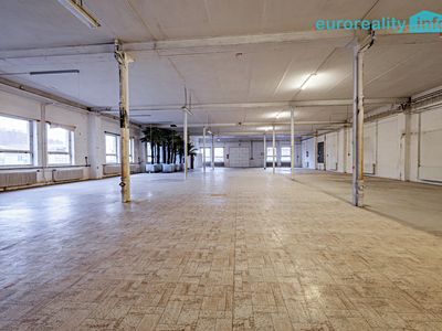 Pronájem skladového prostoru 607 m²