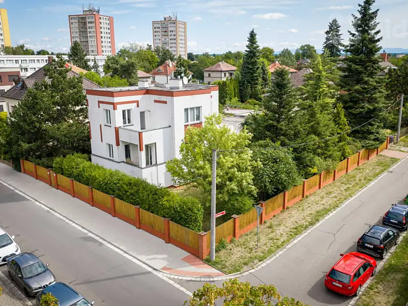 Prodej vily 630 m², pozemek 1103 m², Hradec Králové – náhled fotky 1